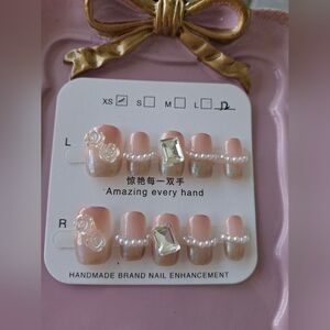 Glamorous Pearl and Gem Press-On Nails Size XS Extra Small